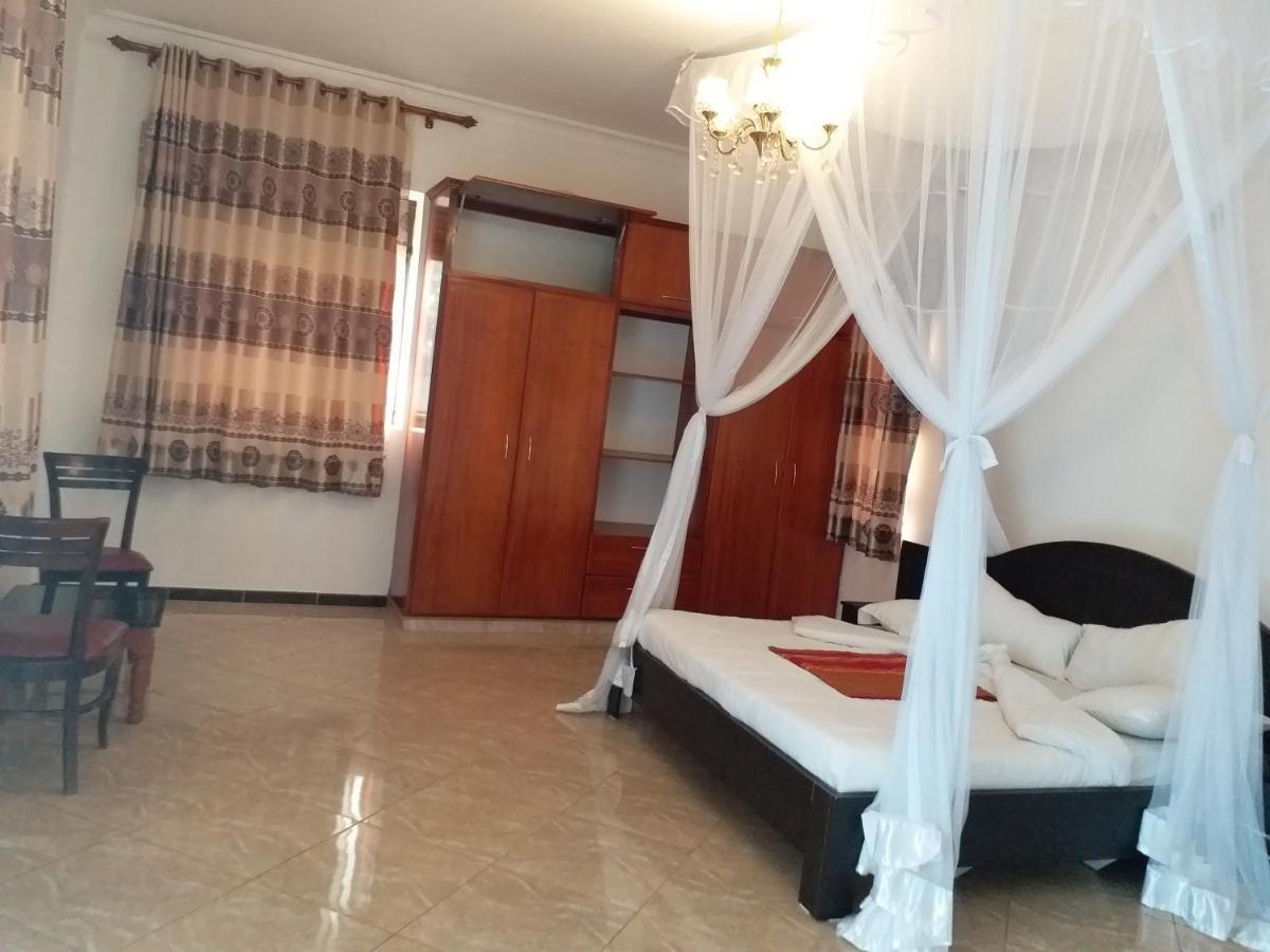 Acactus Hotel Kampala Buitenkant foto