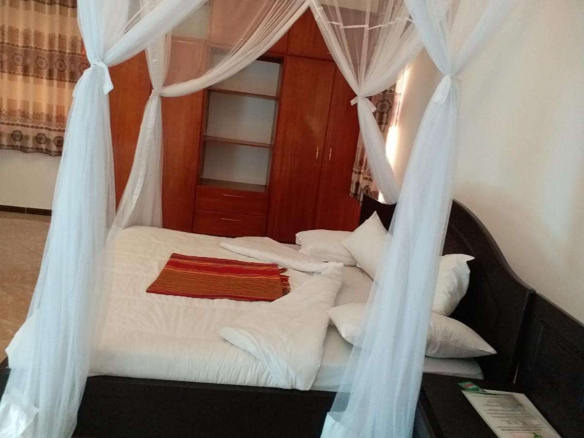 Acactus Hotel Kampala Buitenkant foto