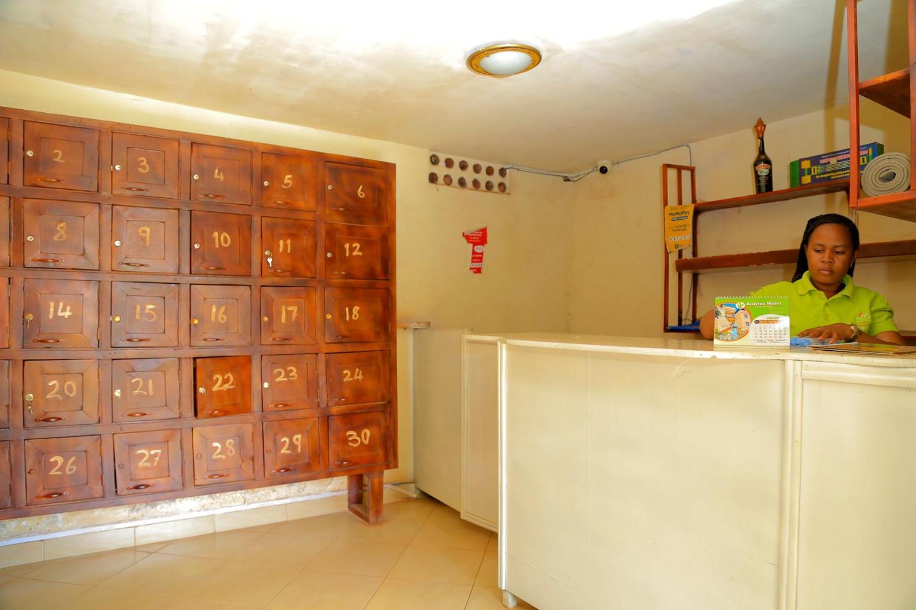 Acactus Hotel Kampala Buitenkant foto